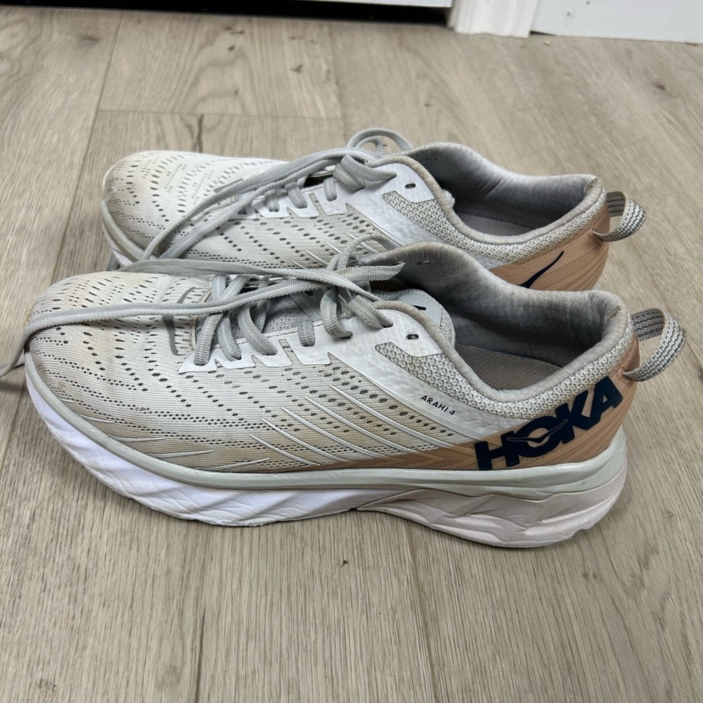 Hoka One Arahi 4 Women’s Nimbus Cloud Lunar Rock Running Shoes